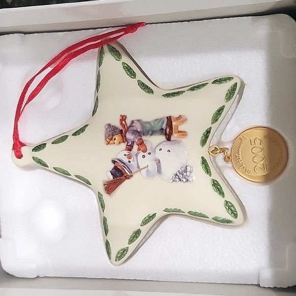 M.J. Hummel 2005 Christmas Star Ornament Snowman & Boy Danbury Mint - Picture 1 of 6